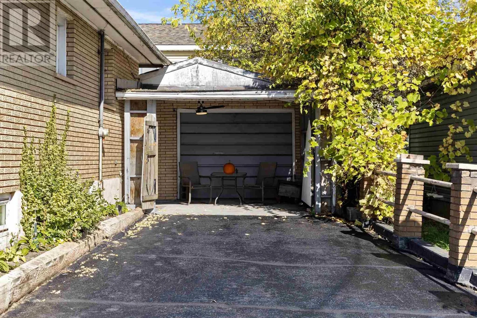 394 Connaught AVE
