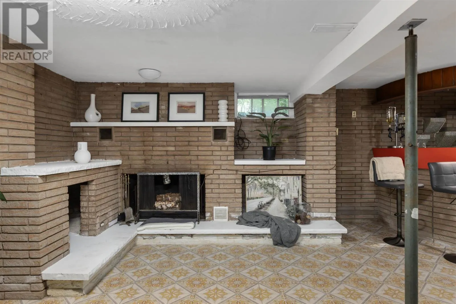 394 Connaught AVE