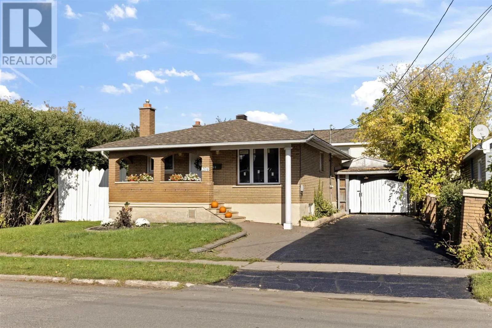 394 Connaught AVE