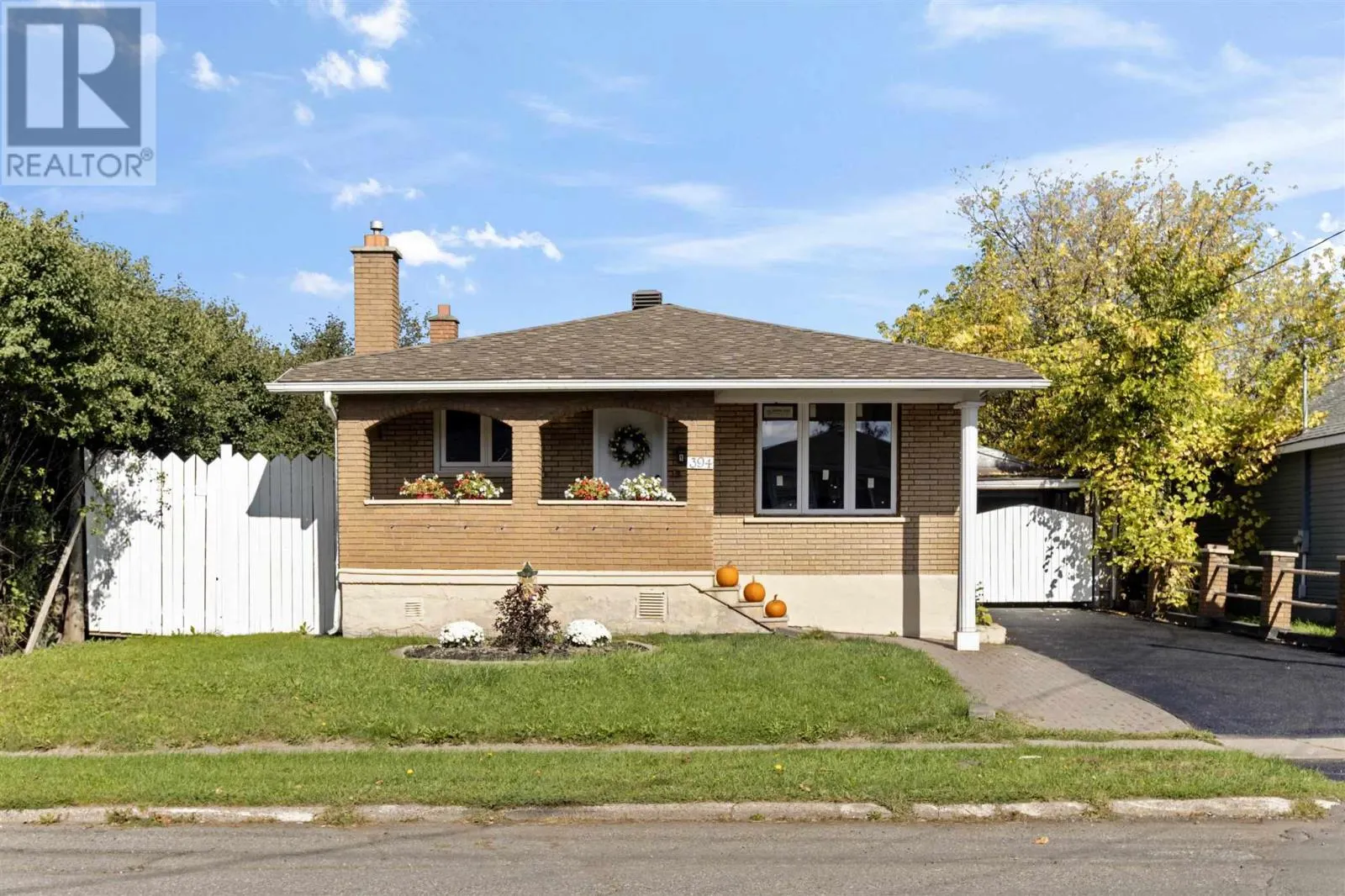 394 Connaught AVE