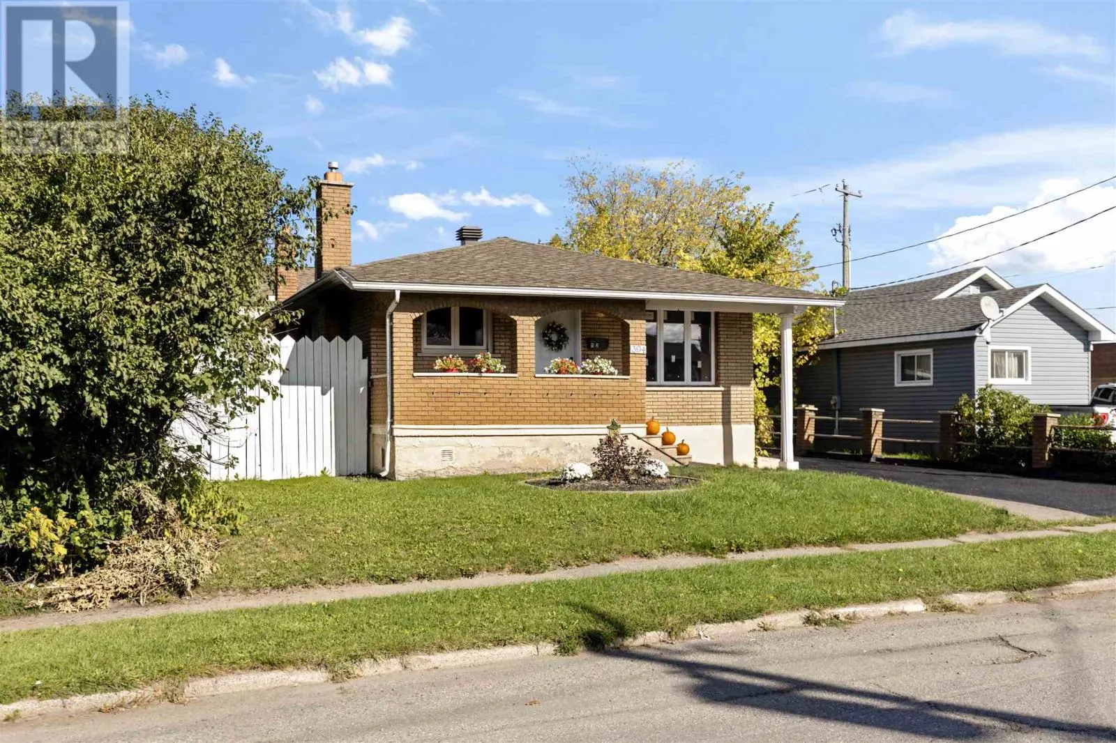 394 Connaught AVE