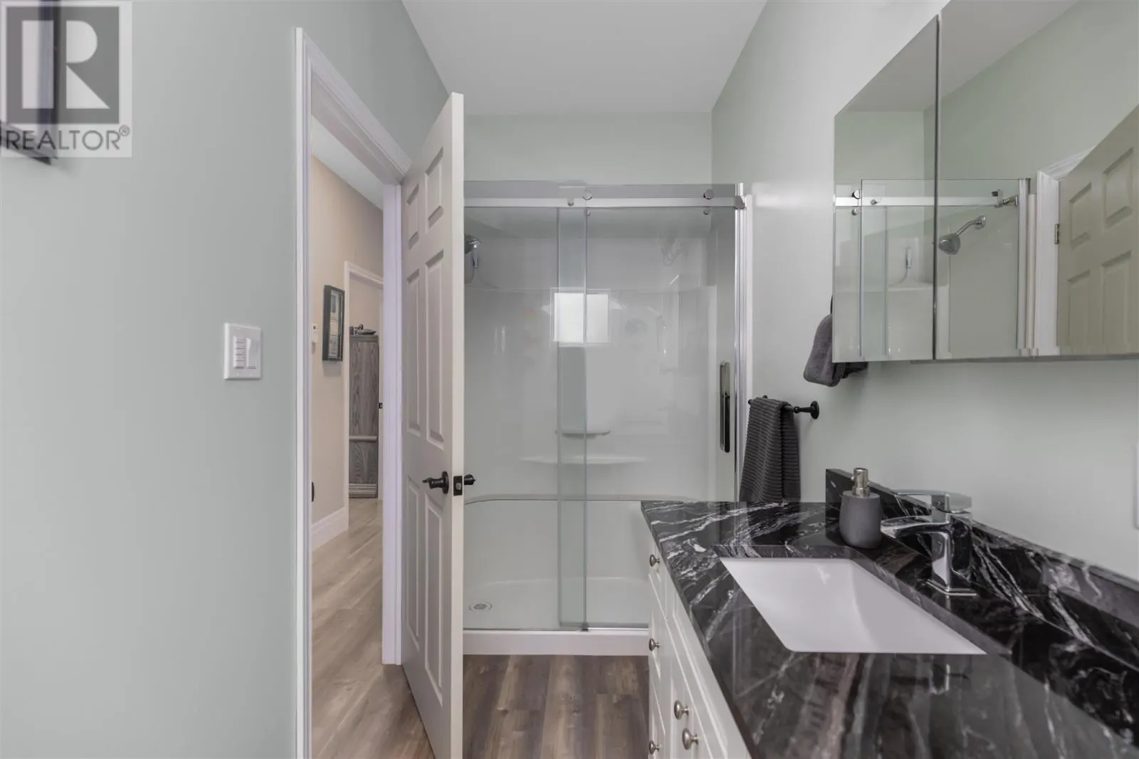 33 Pine Shores RD
