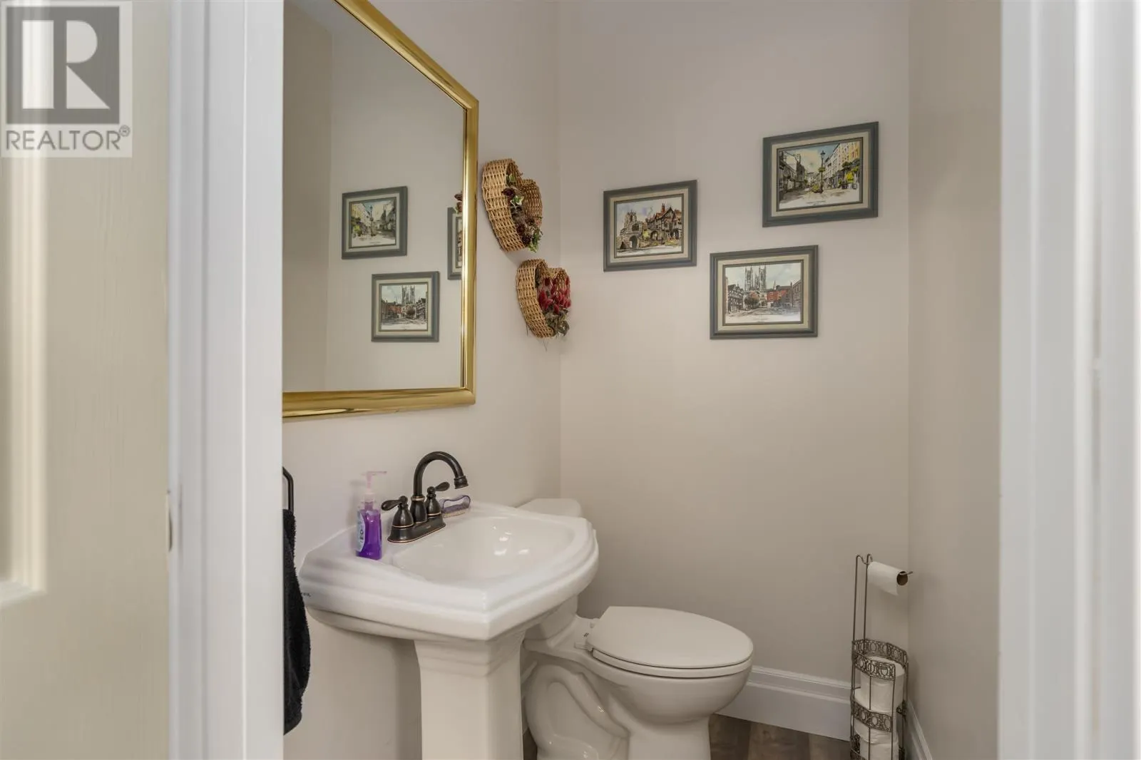 33 Pine Shores RD