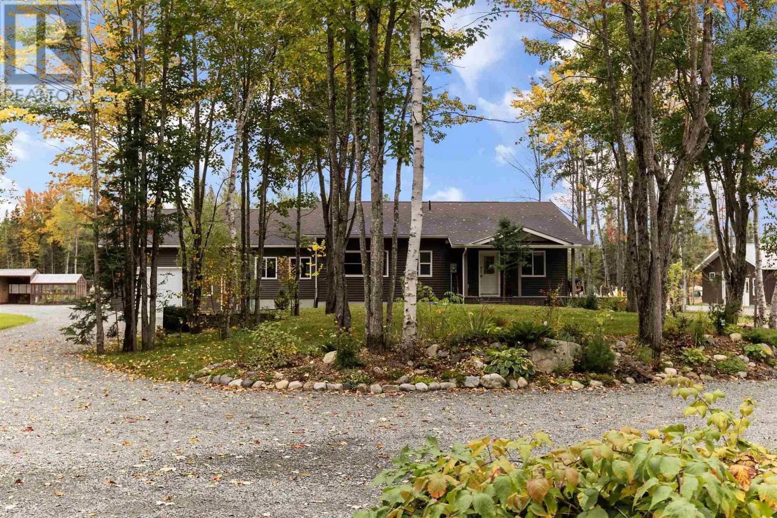 33 Pine Shores RD