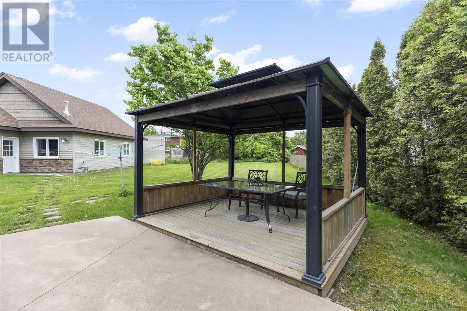 16 Charlotte DR
