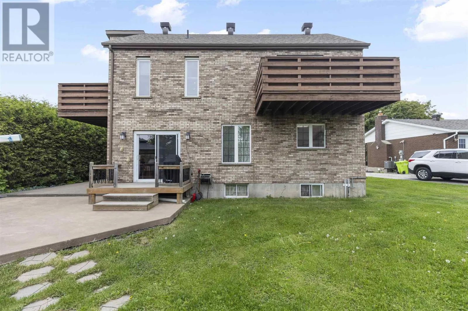 16 Charlotte DR