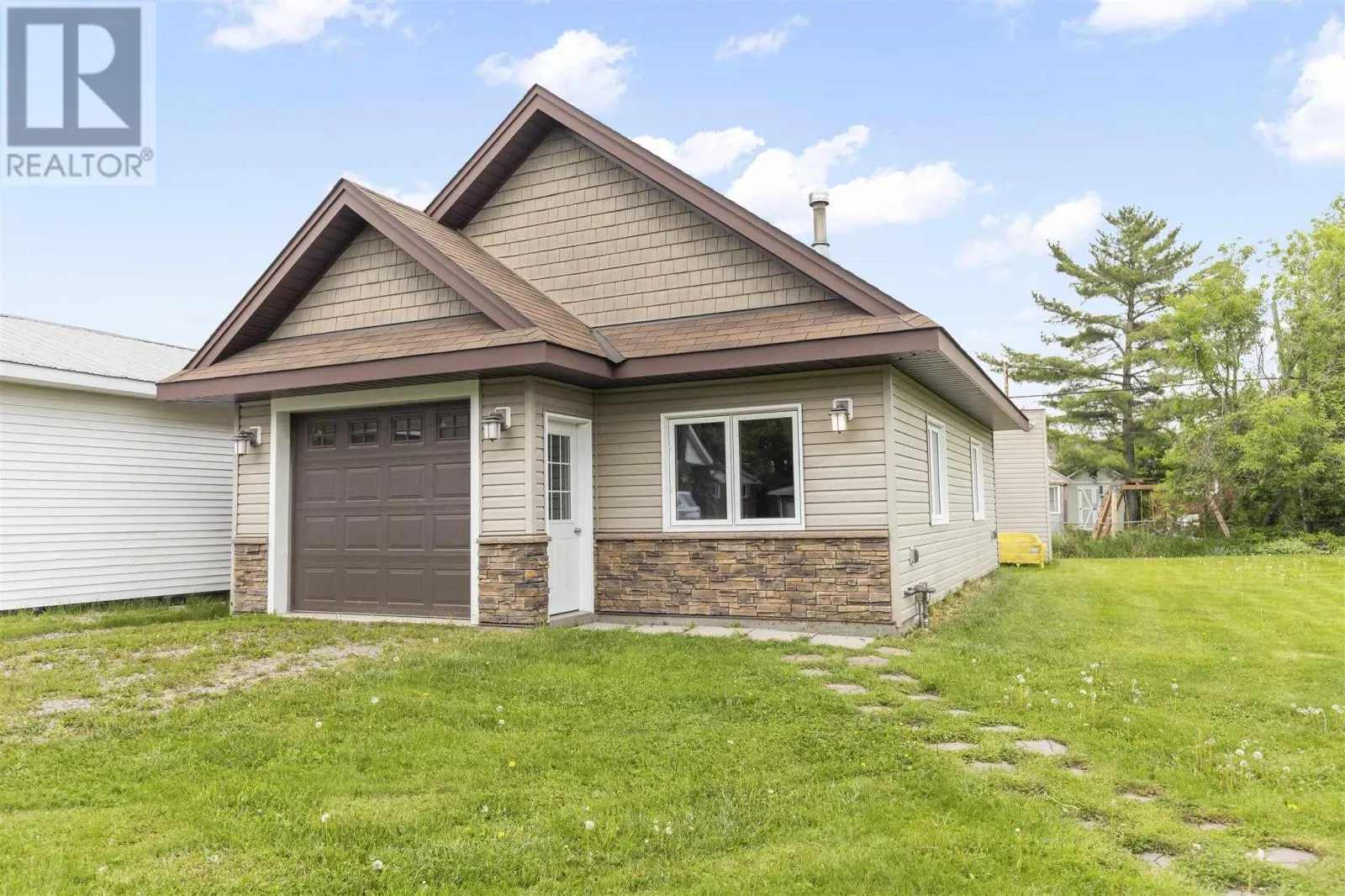 16 Charlotte DR