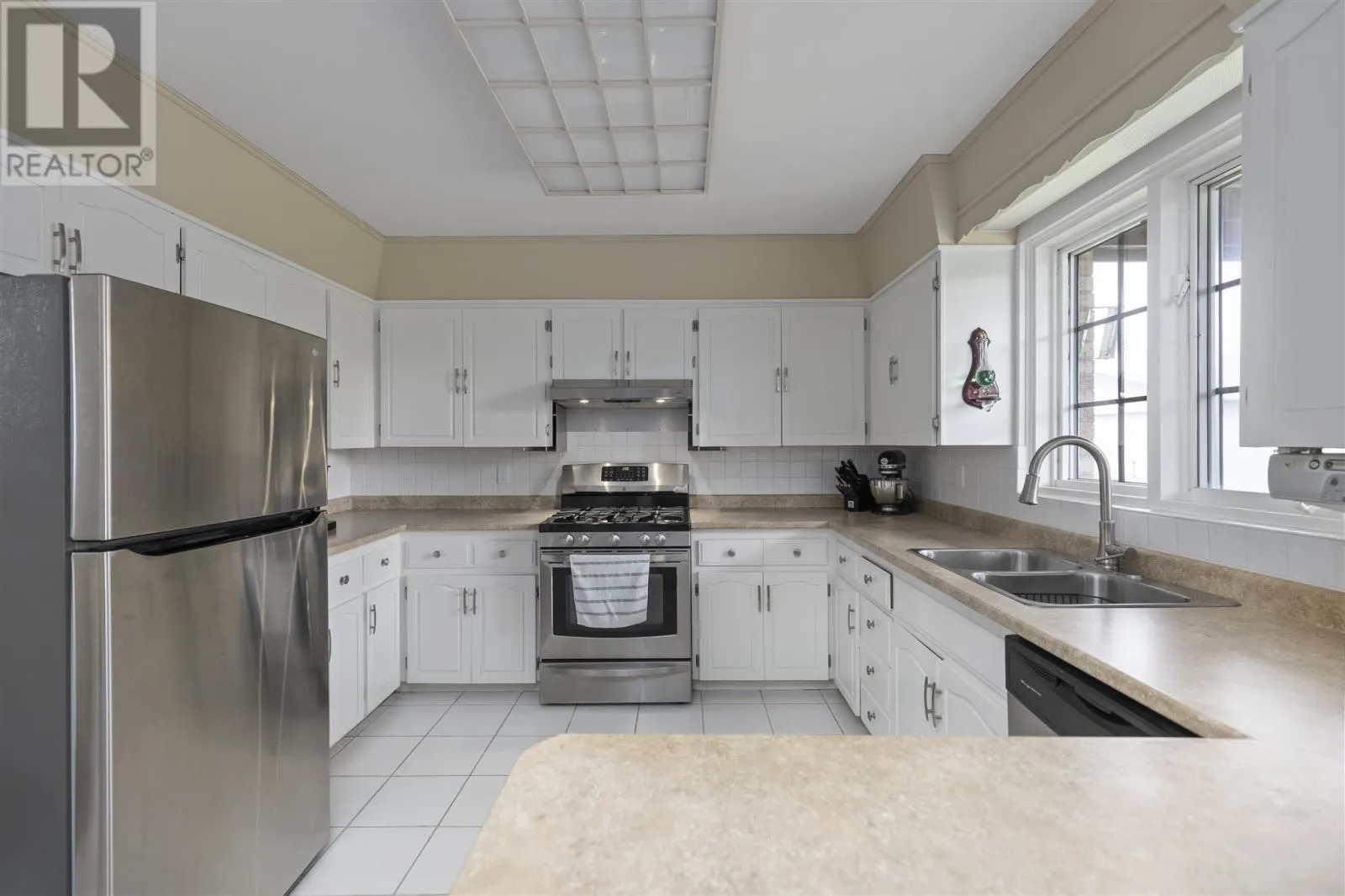 16 Charlotte DR