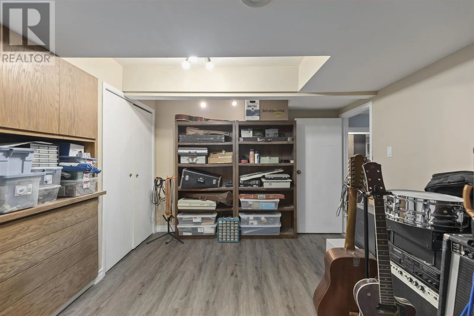 16 Charlotte DR