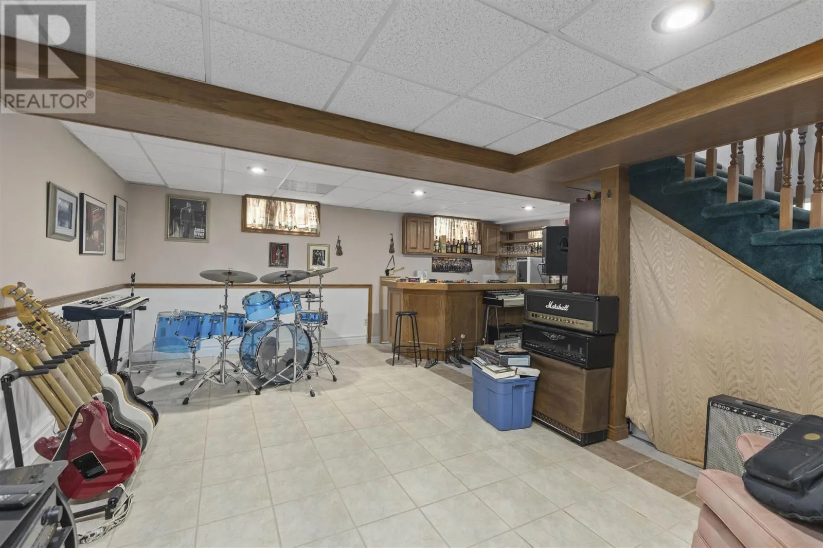 16 Charlotte DR