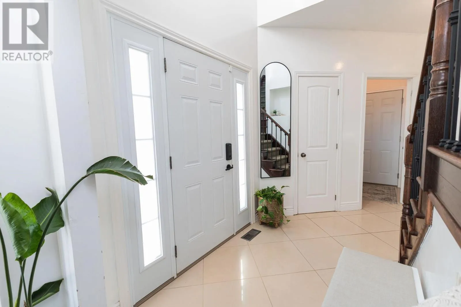 142 Louise AVE