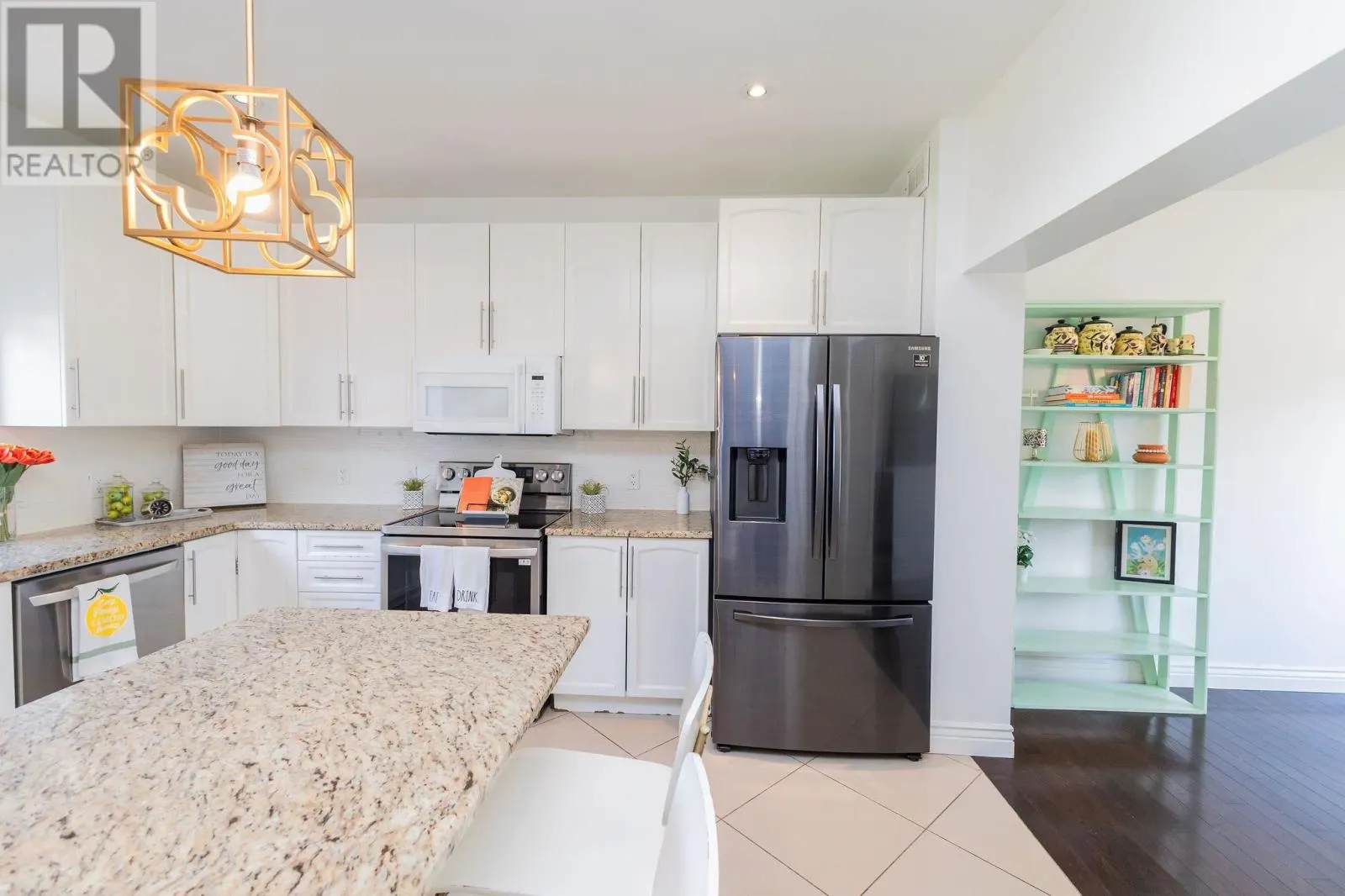 142 Louise AVE