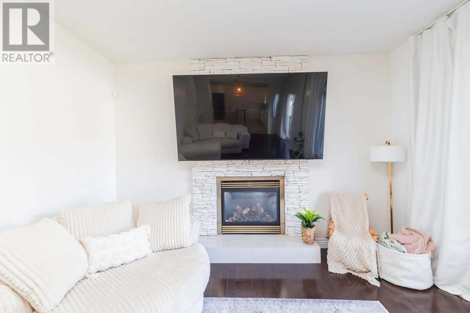 142 Louise AVE