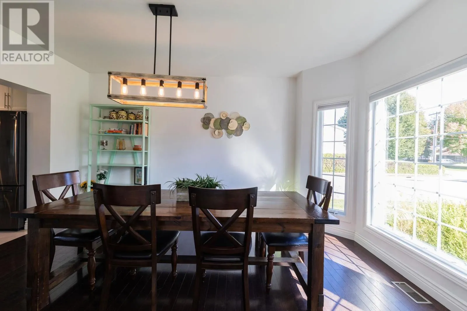 142 Louise AVE