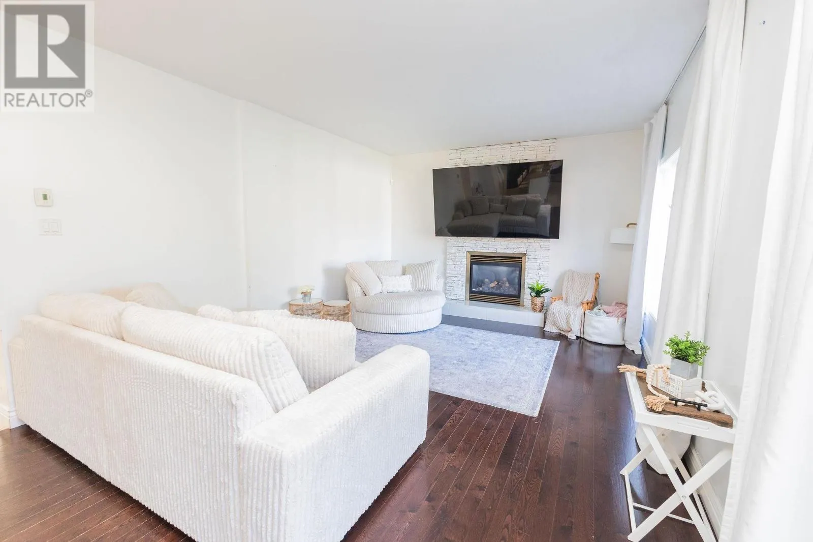 142 Louise AVE