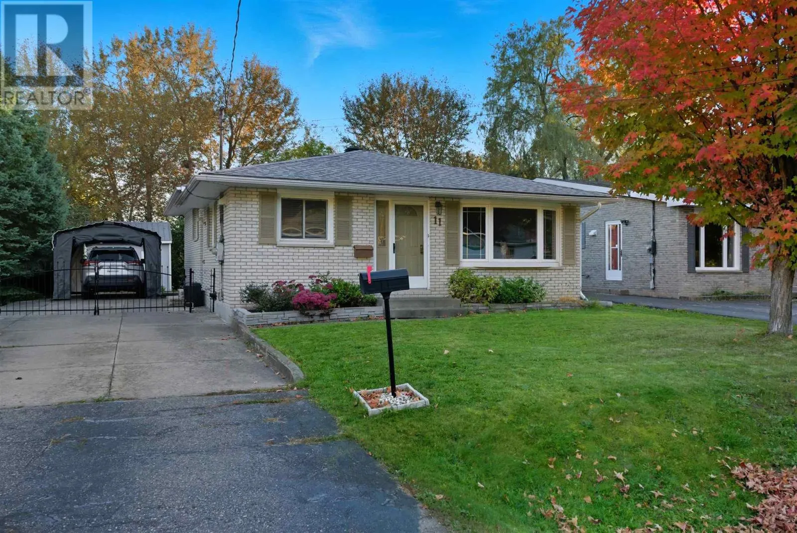 11 Creery AVE