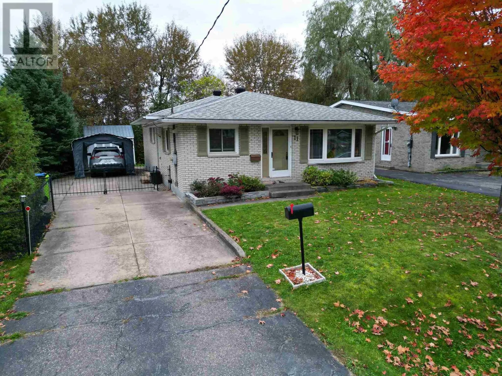 11 Creery AVE
