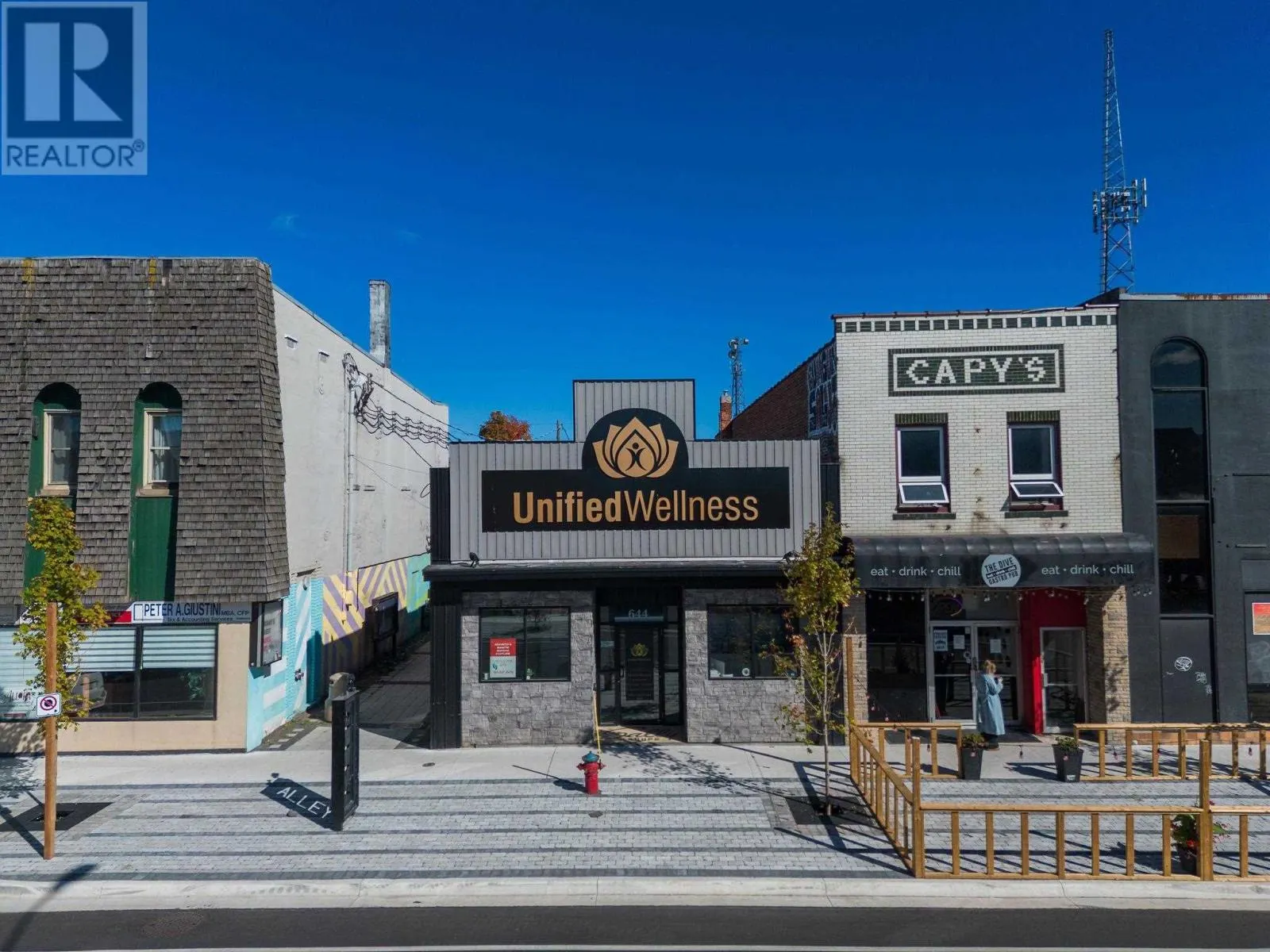 644 Queen ST W