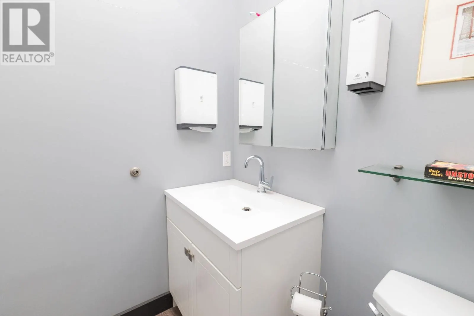 644 Queen ST W
