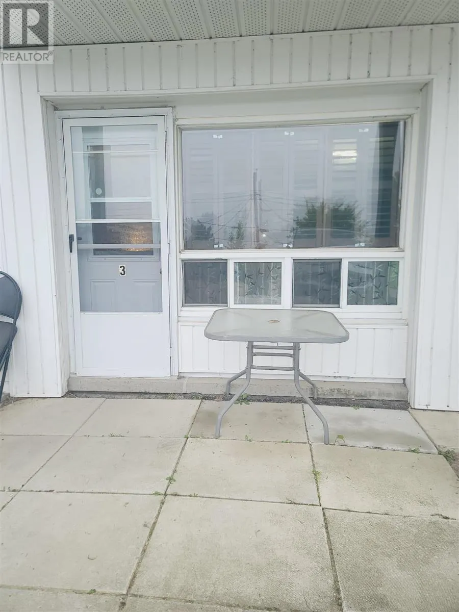 3-100 A Hutchison AVE