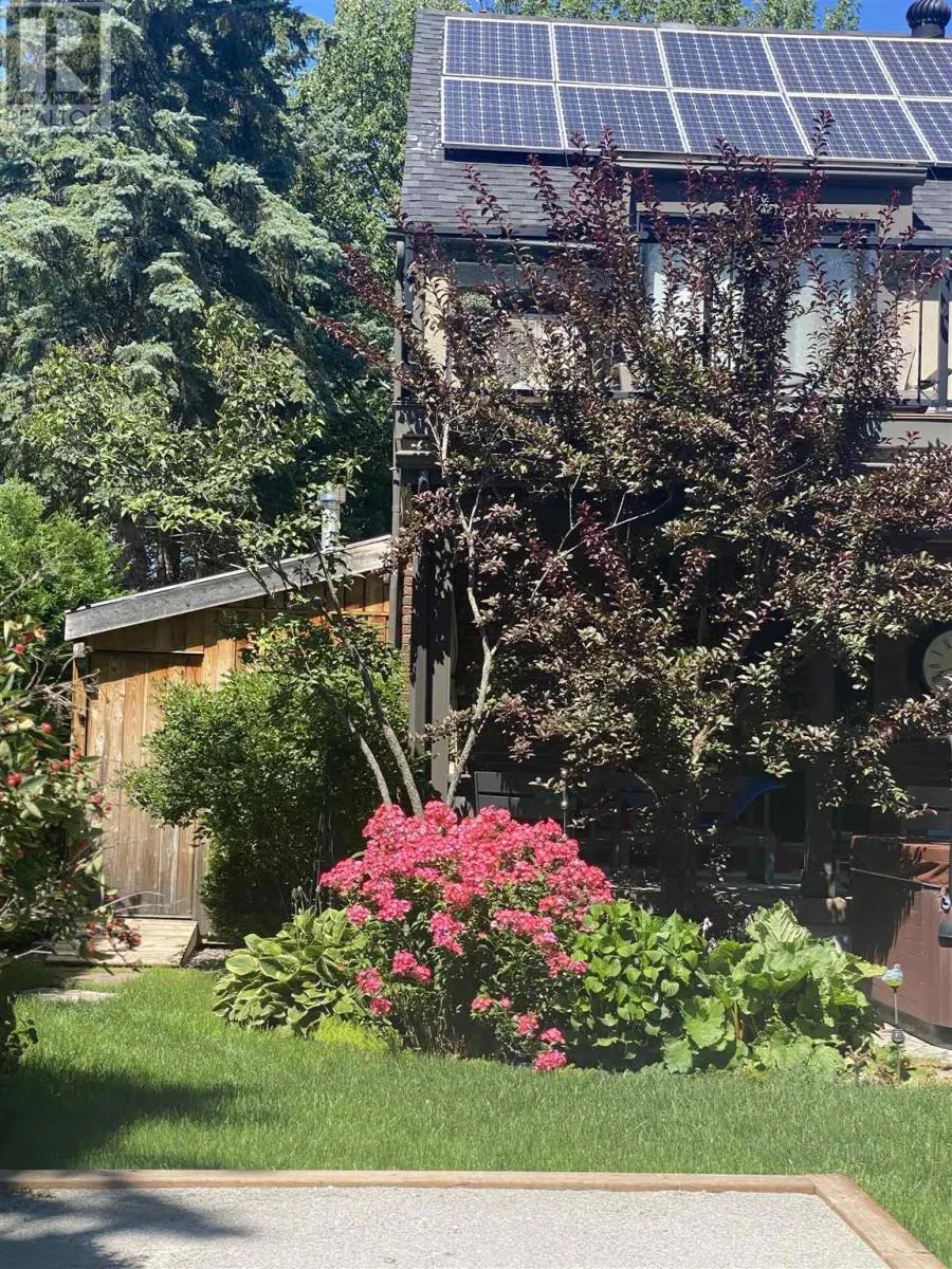 471 MacDonald AVE