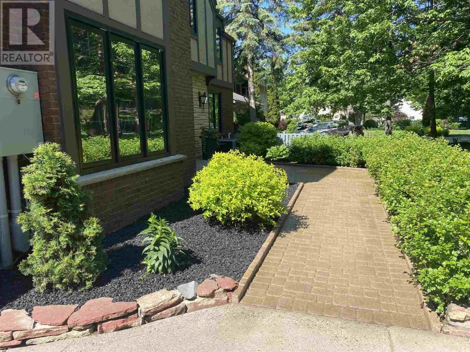 471 MacDonald AVE