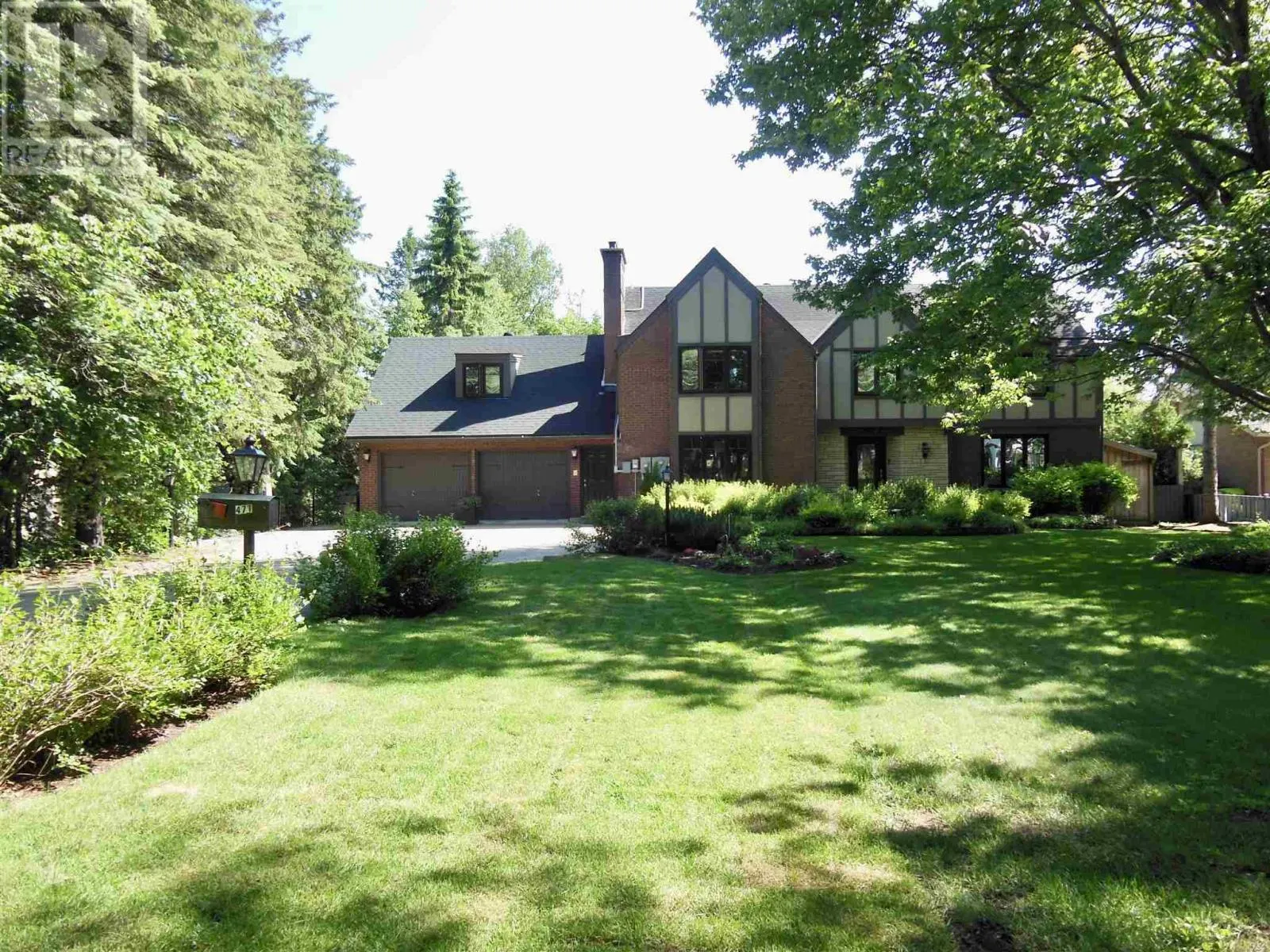 471 MacDonald AVE