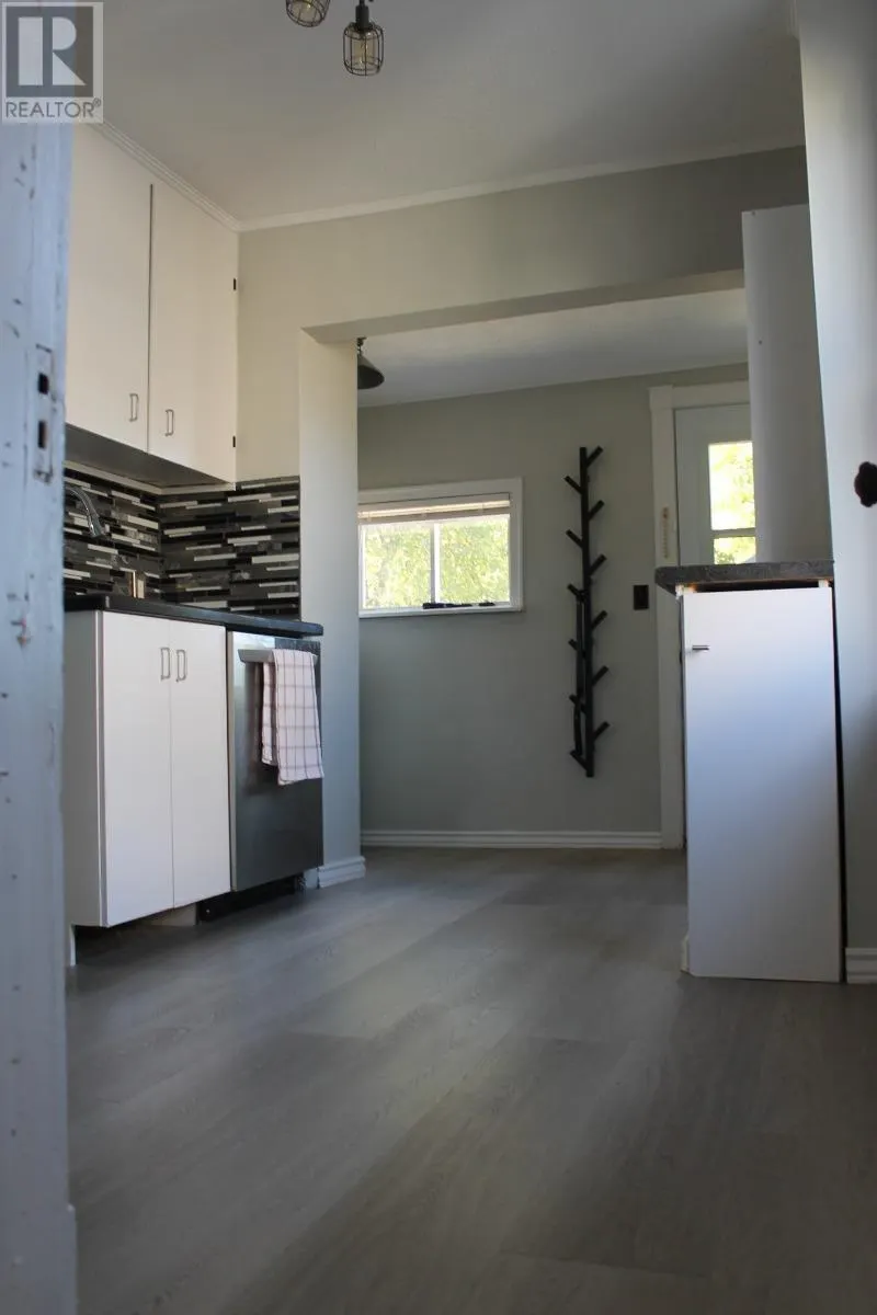 421 John ST