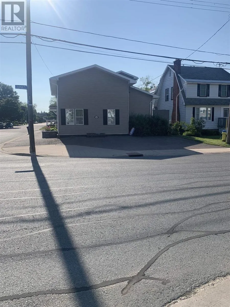 464 John ST
