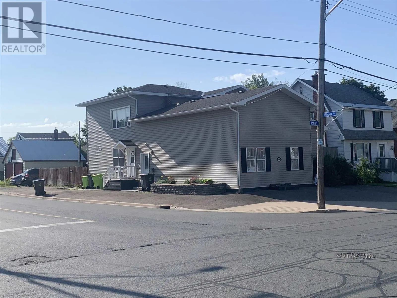 464 John ST