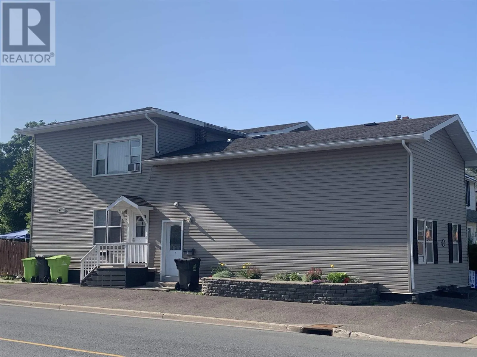464 John ST