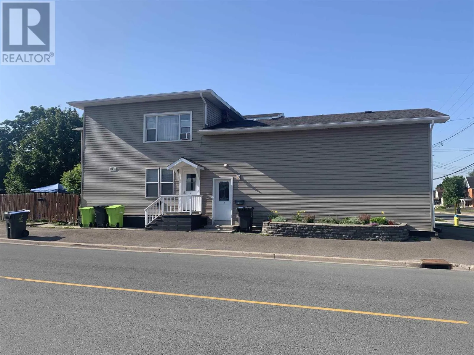 464 John ST