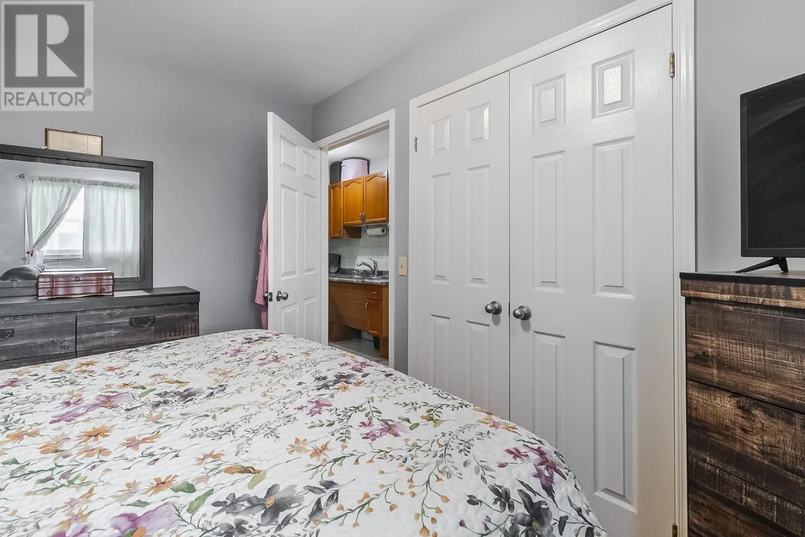 110-112 East Balfour ST