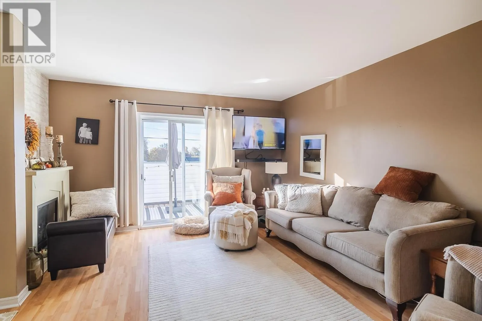 110-112 East Balfour ST