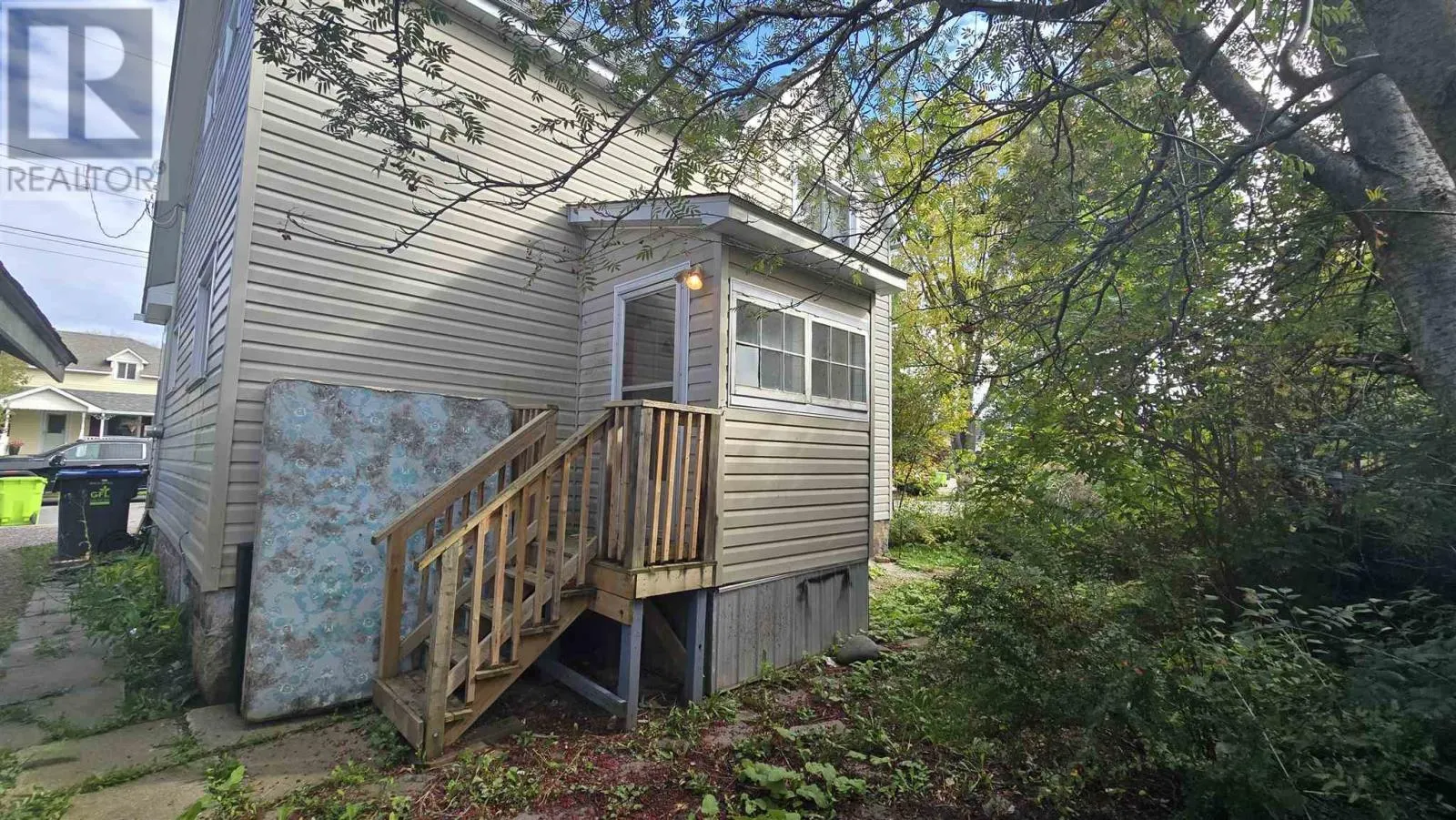 4 Lansdowne AVE