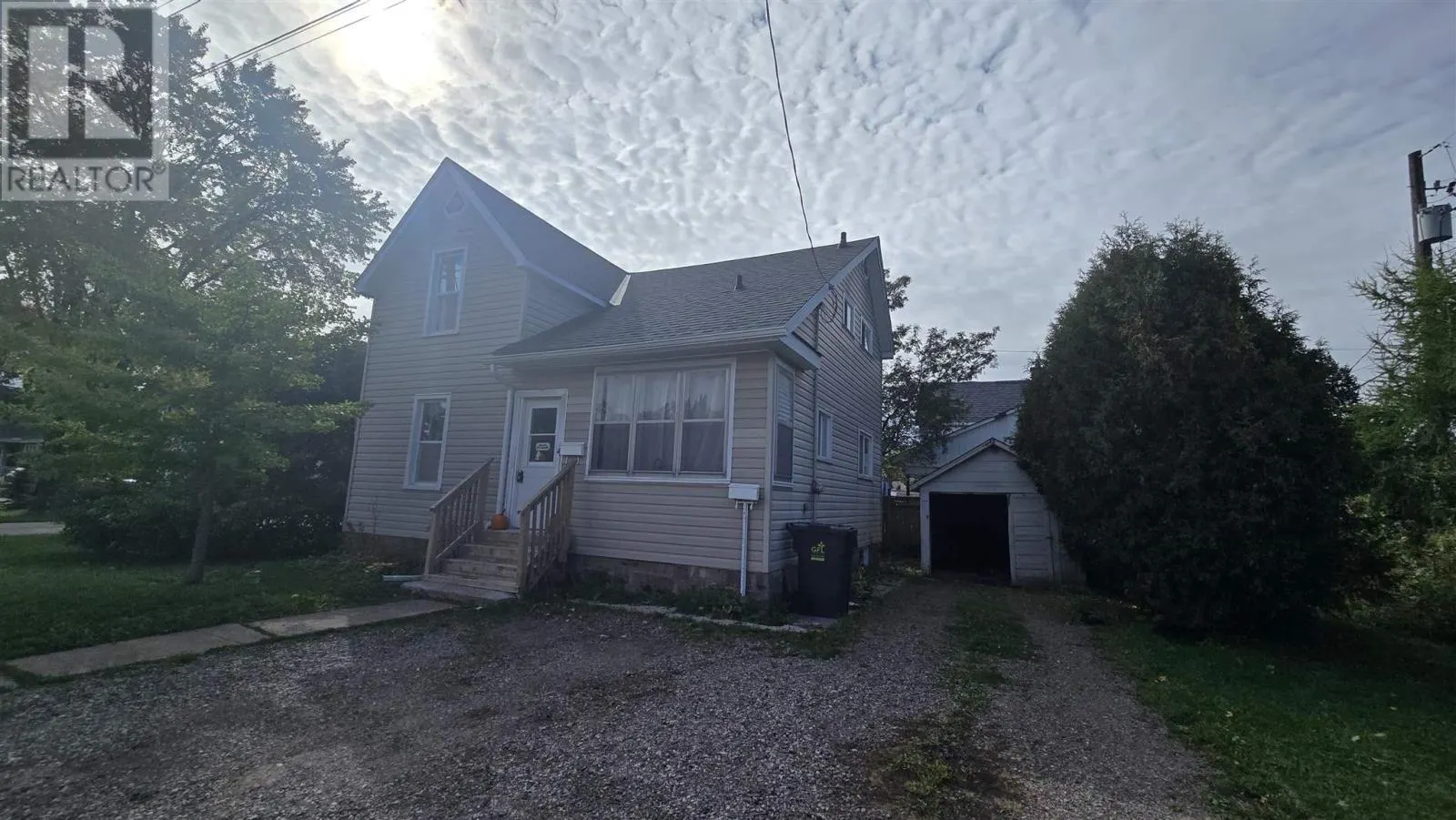 4 Lansdowne AVE