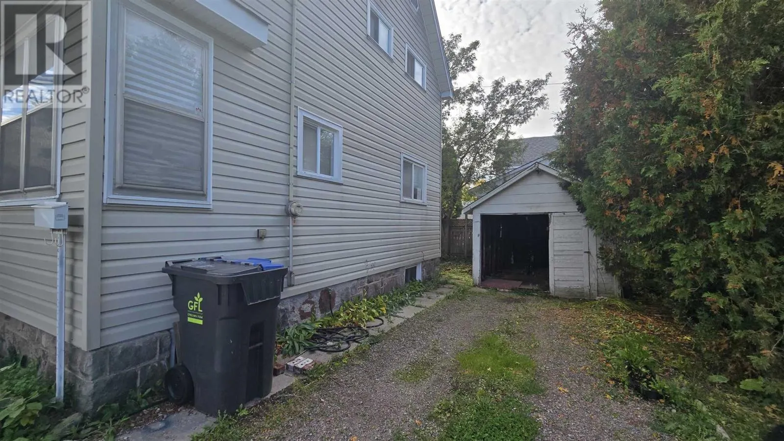 4 Lansdowne AVE