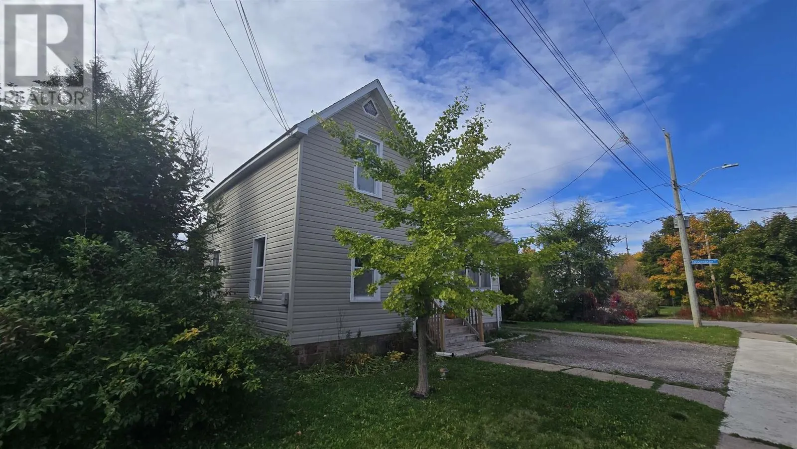 4 Lansdowne AVE