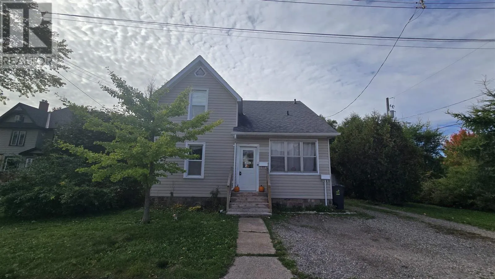 4 Lansdowne AVE