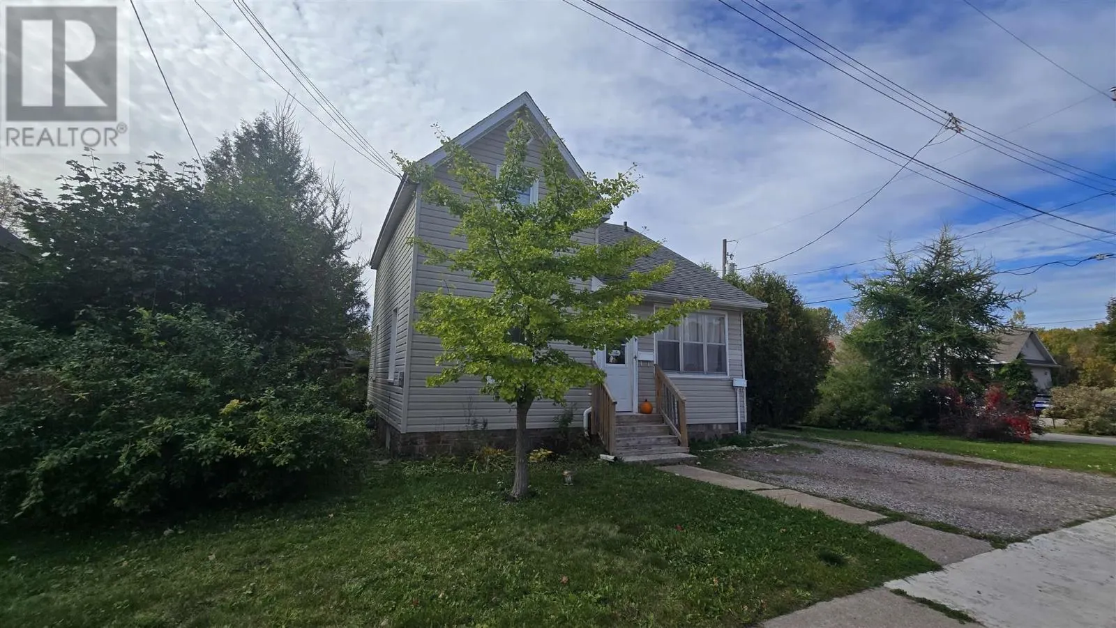 4 Lansdowne AVE