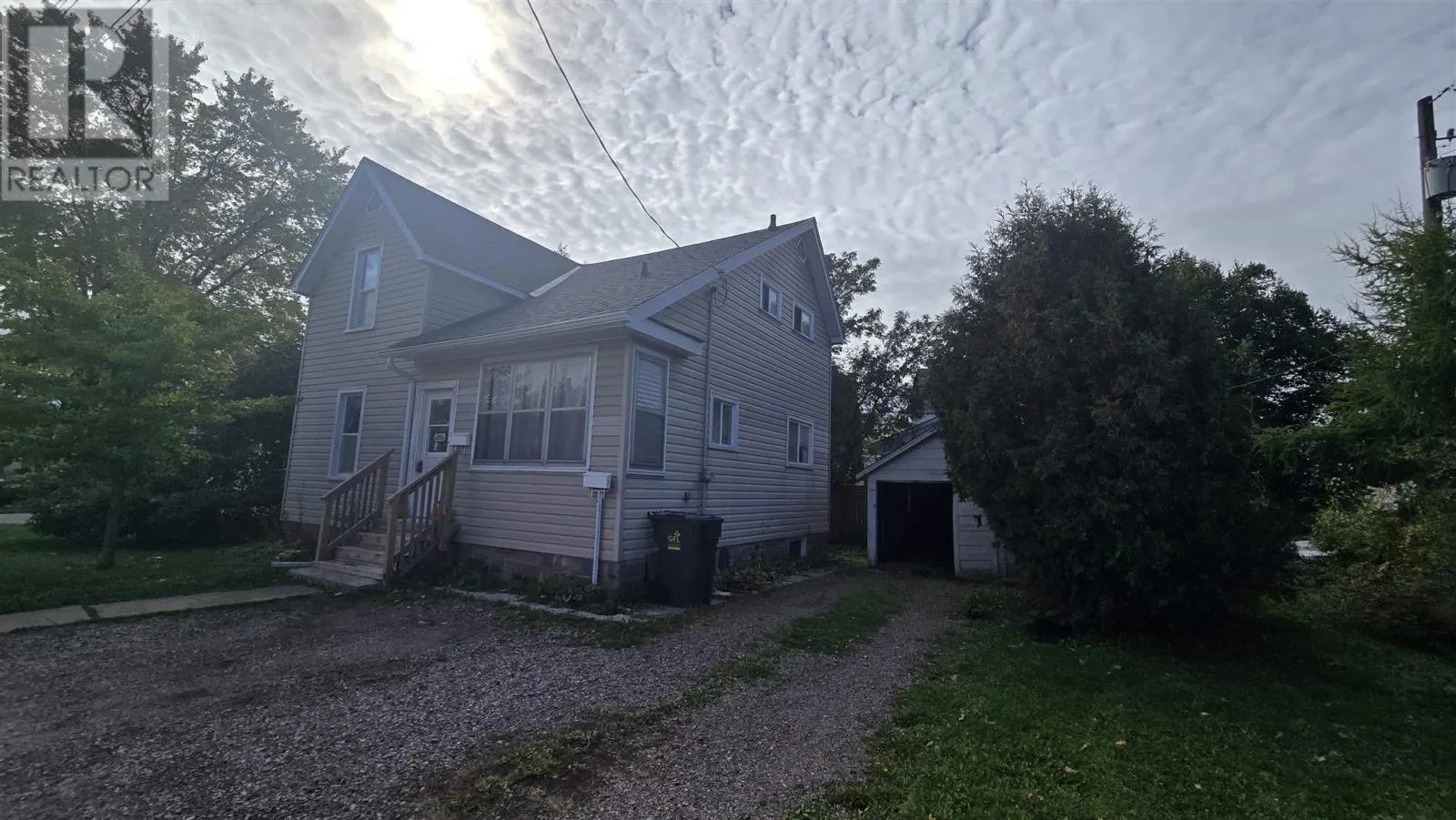 4 Lansdowne AVE
