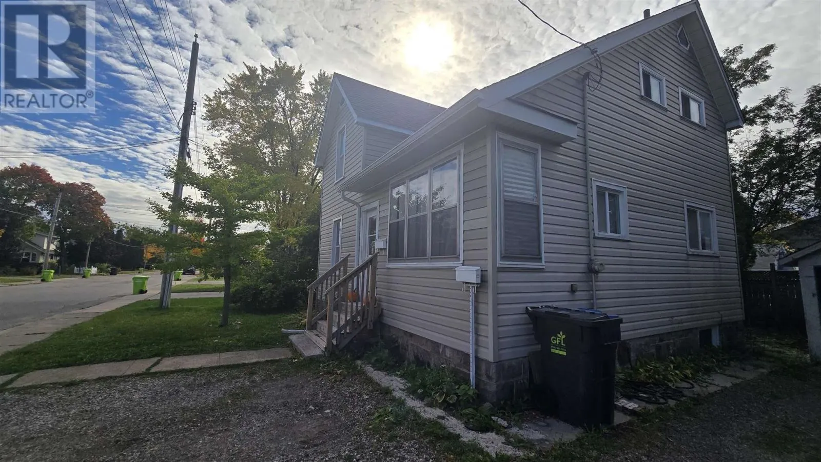 4 Lansdowne AVE
