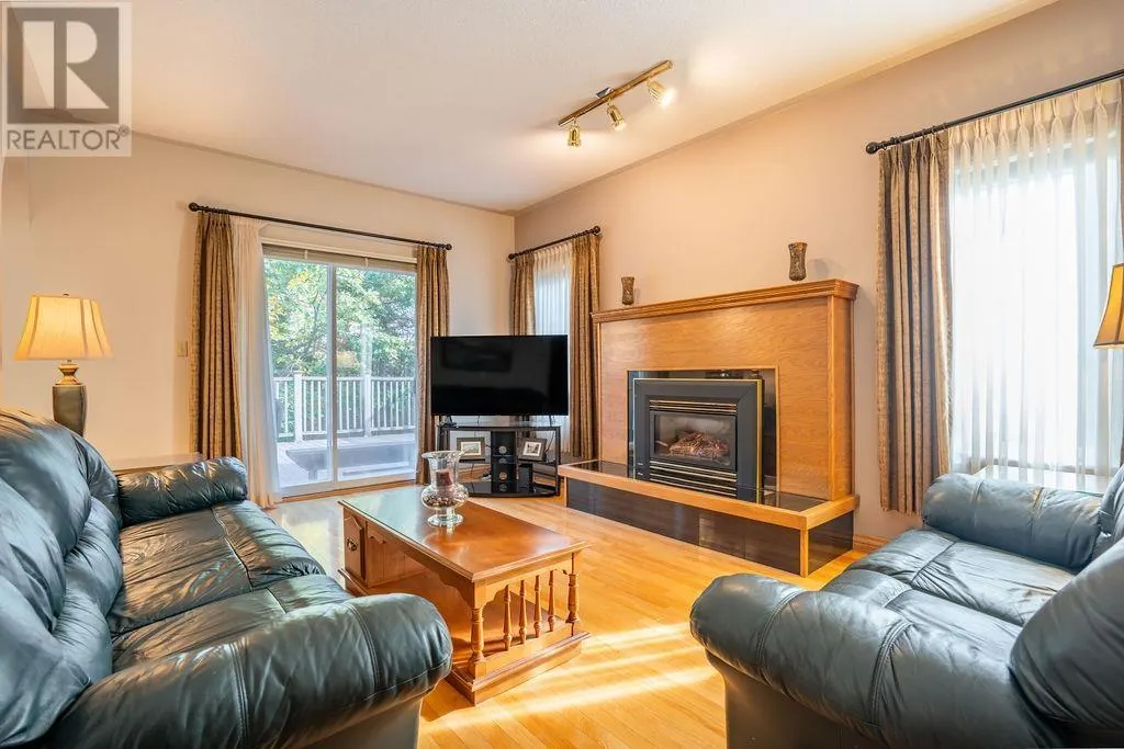 68 Prince Charles CRES