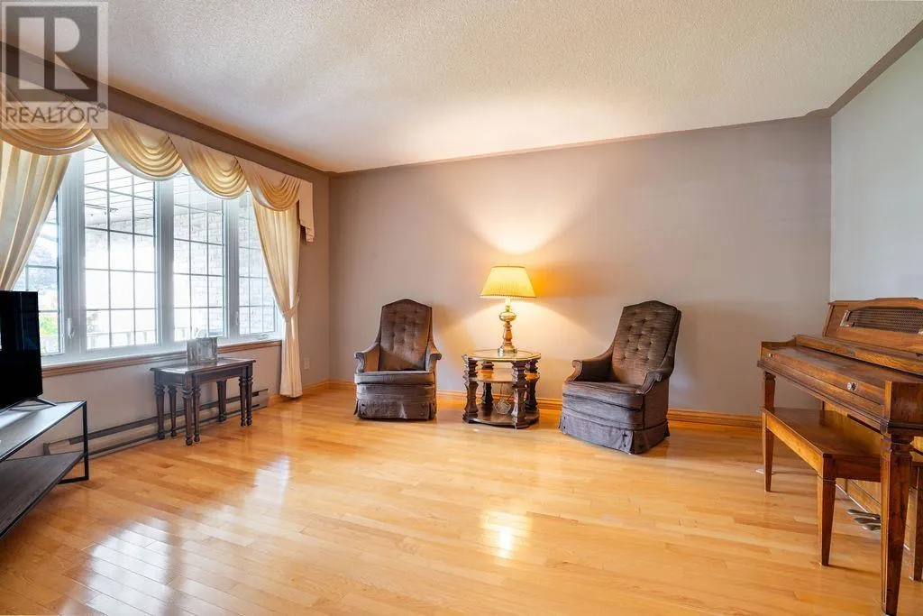 68 Prince Charles CRES