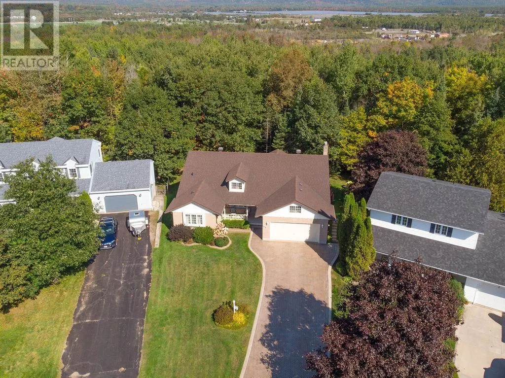 68 Prince Charles CRES