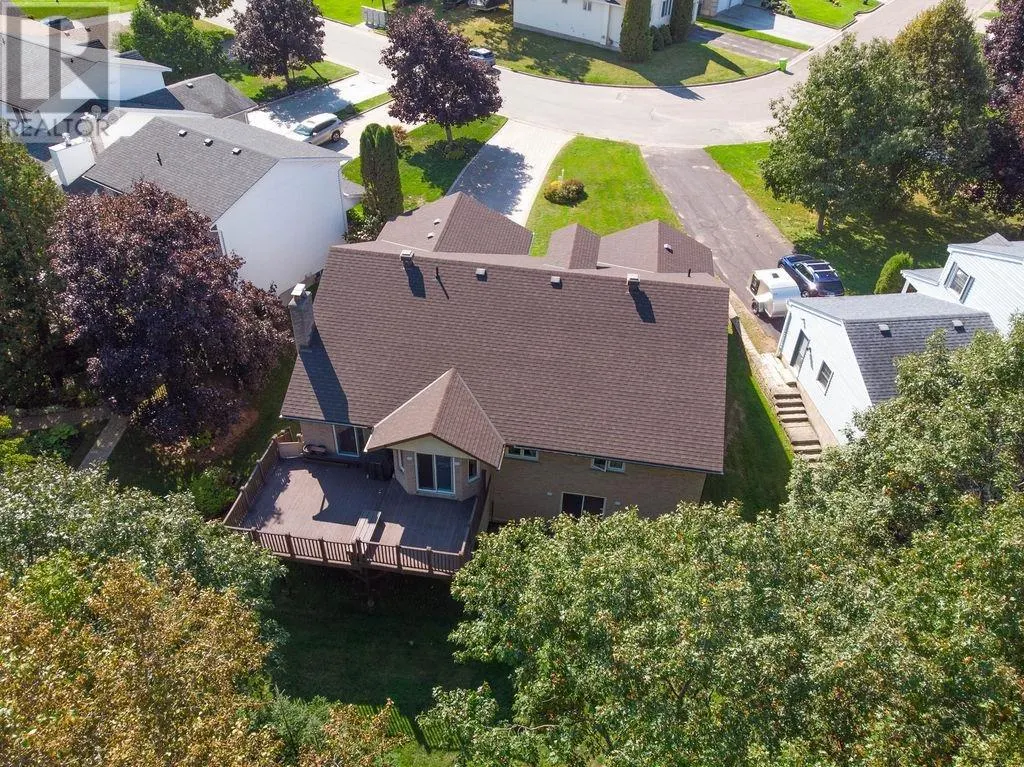 68 Prince Charles CRES