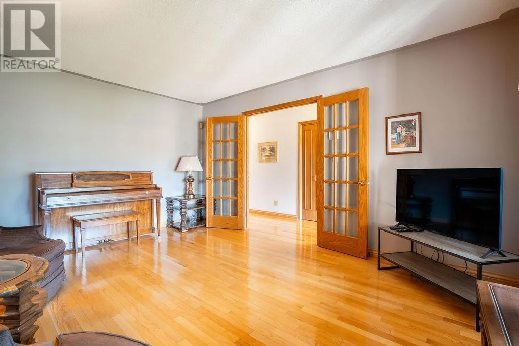 68 Prince Charles CRES
