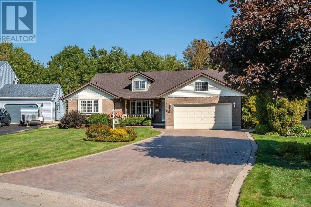68 Prince Charles CRES