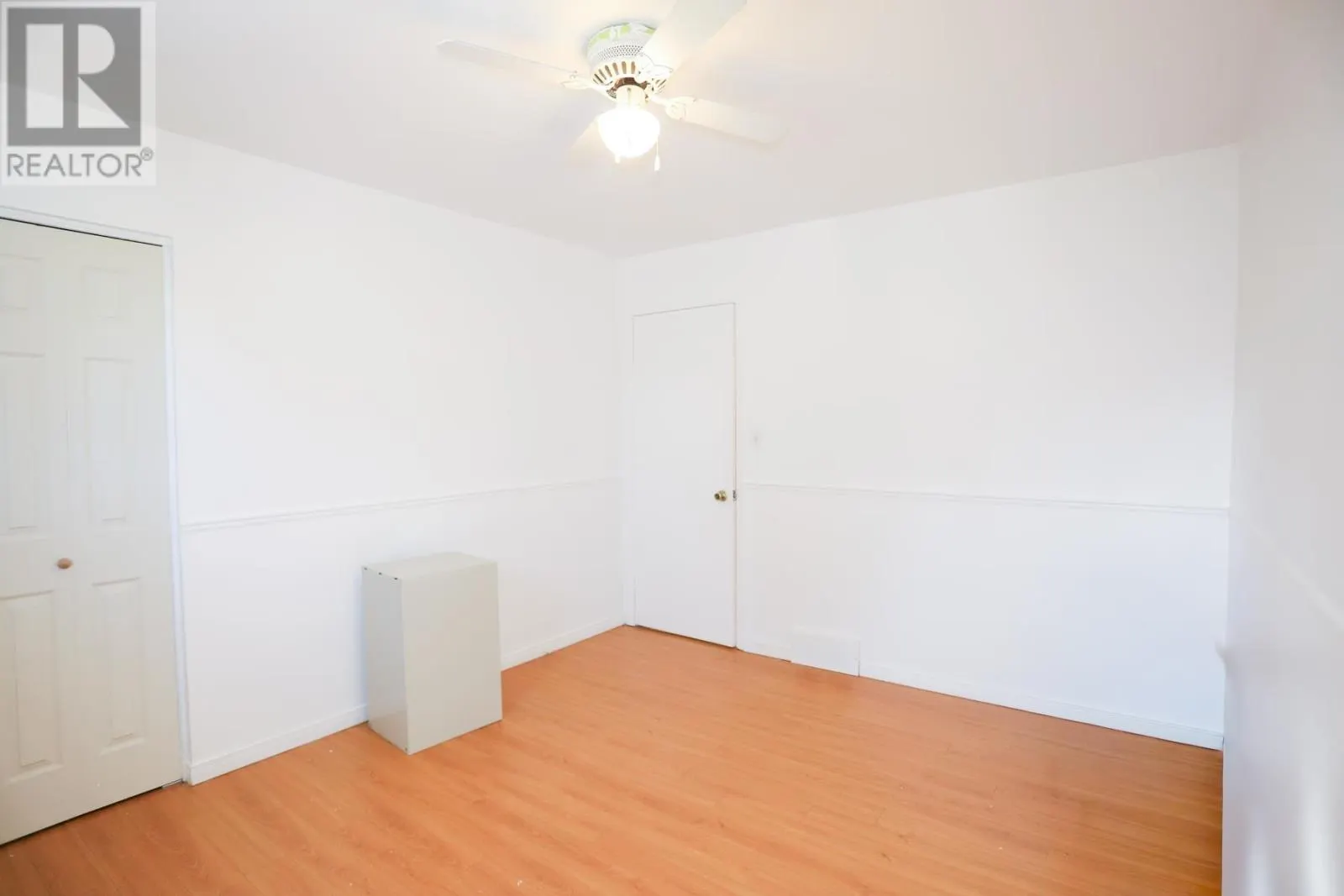 19 MacMurray AVE