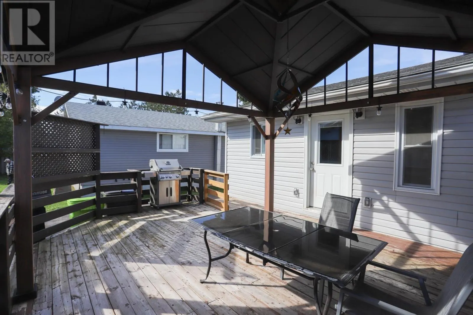 19 MacMurray AVE